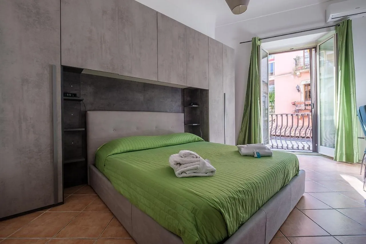 Skip Intro Apartment Taormina 0*,
