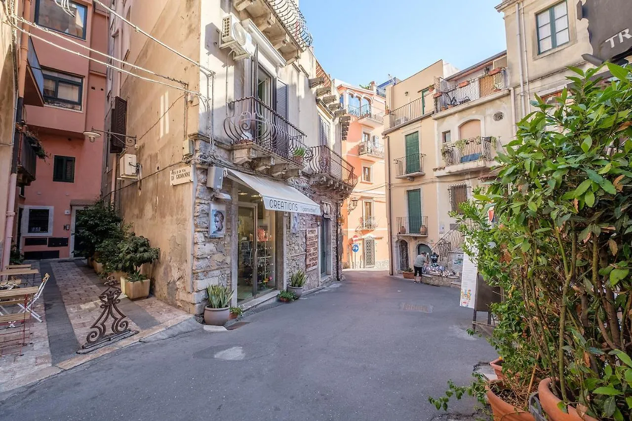 Skip Intro Apartment Taormina